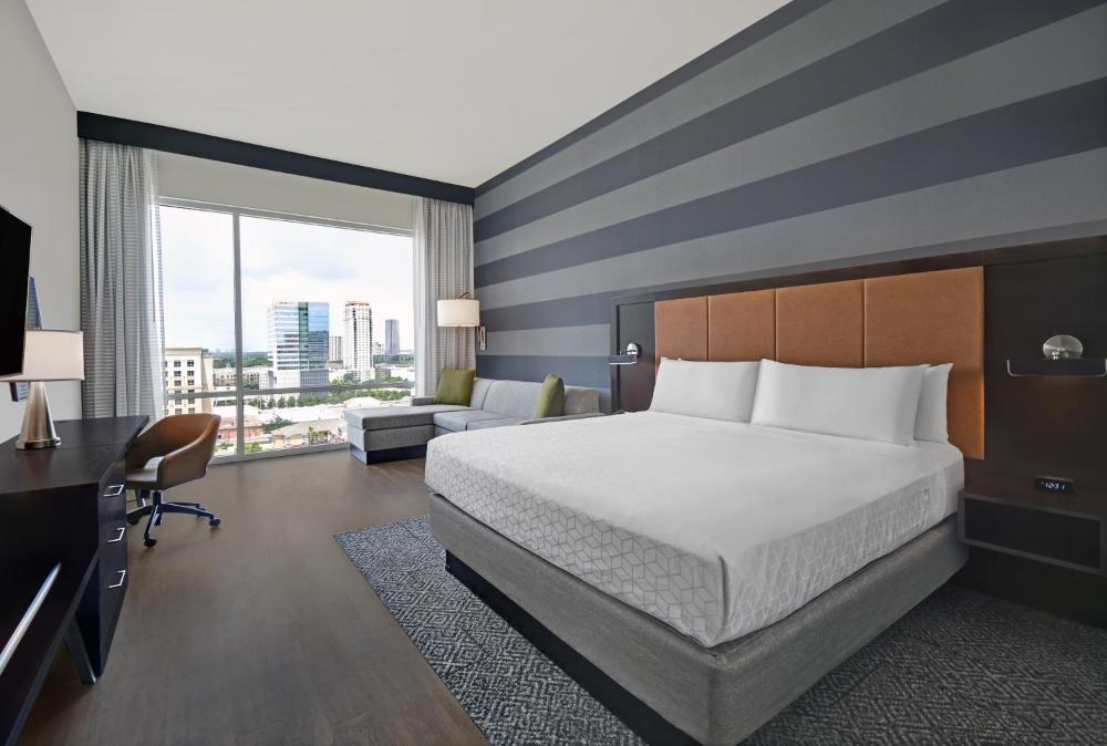 King Suite High Floor Skyline View interior
